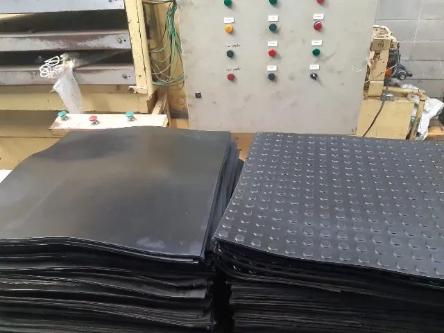 Piso Liso borracha 50x50cm  para academias areas internas e externas $9,99 - Foto 4