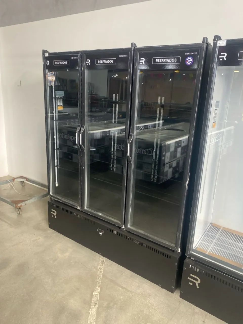 Geladeira Expositora Tripla Vertical Refrigerada