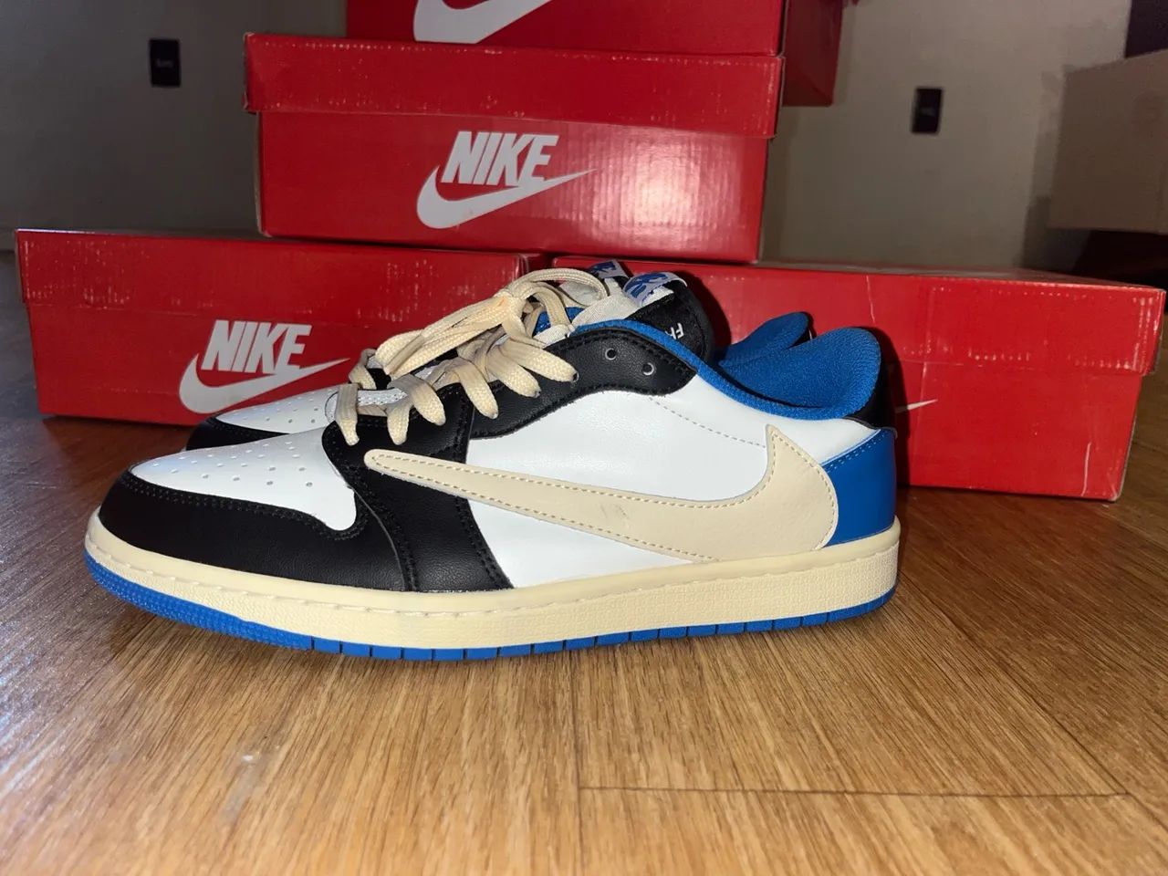 Jordan 1 low Travis Scott cores 