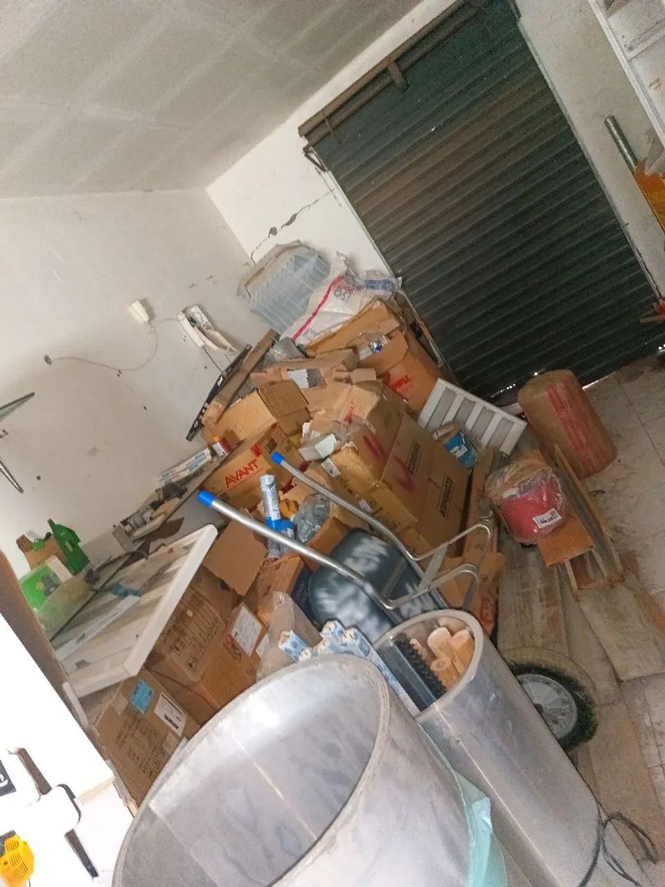 Vendo material de construção e prateleiras . P montar loja