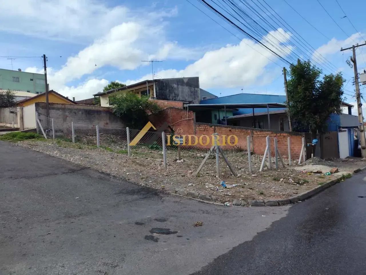 TERRENO DE ESQUINA EM COLOMBO! 150m² DE ÁREA TOTAL, PRÓX PARQUE