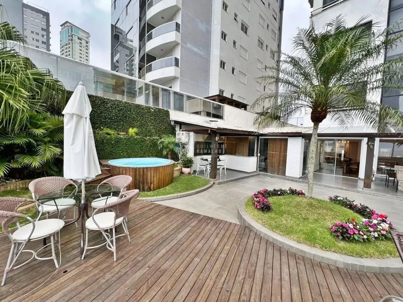 Temporada Ed. Grécia: 03 suítes frente mar com terraço privativo com ofurô e churrasqueira