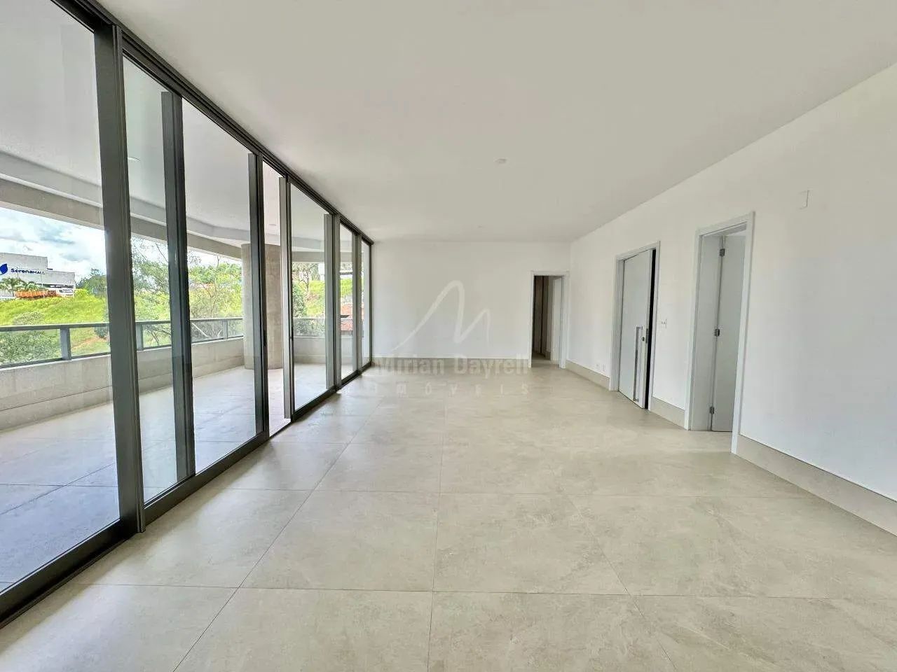 Apartamento com 4 quartos (4 suítes) no bairro Vale do Sereno