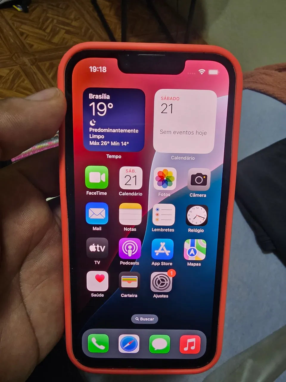 Iphone 13 256 gigas com a traseira trincada