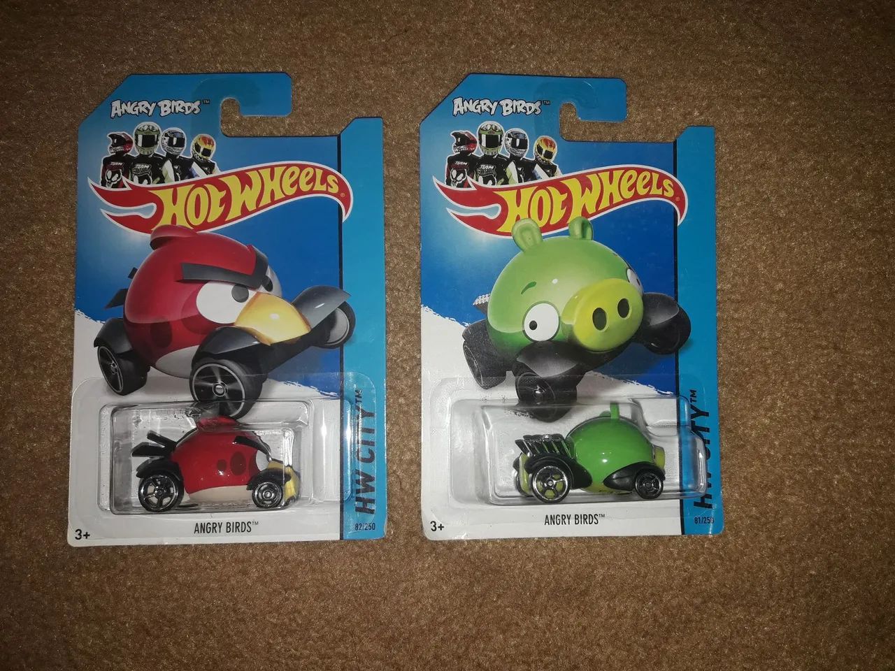 Set com 2 Hot Wheels - Angry Birds (2014) !!!