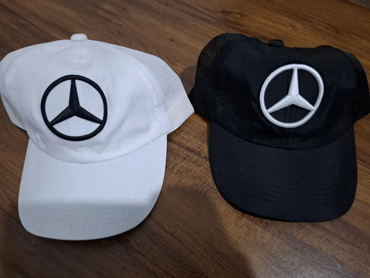 Reduzi Dois bonés da Marca Mercedes Benz/ Divena 