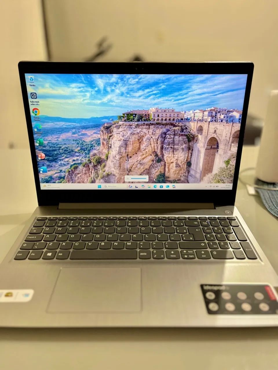 Notebook com tela de alta resolução e design elegante - Foto 2