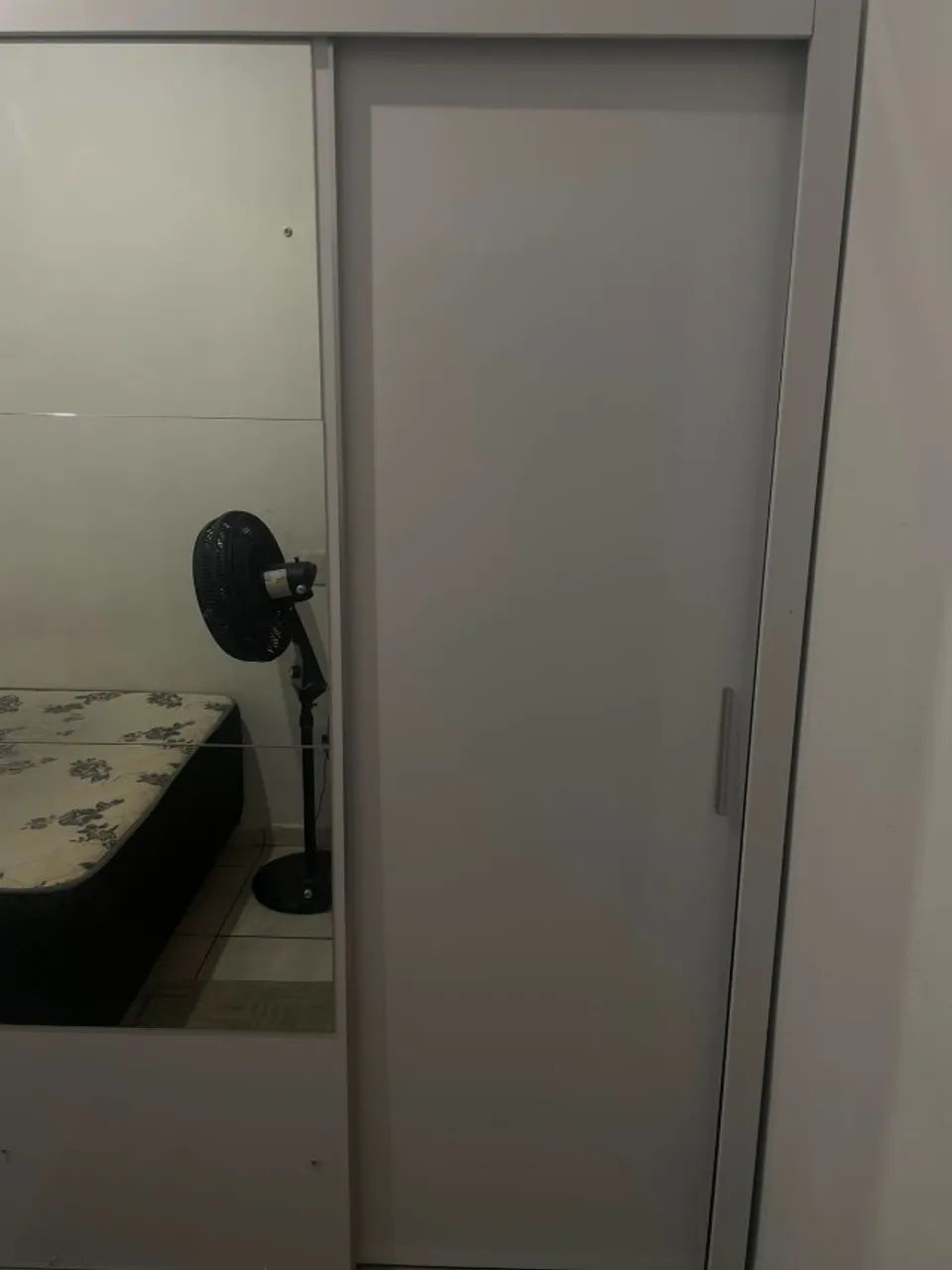 Guarda roupa branco 3 portas