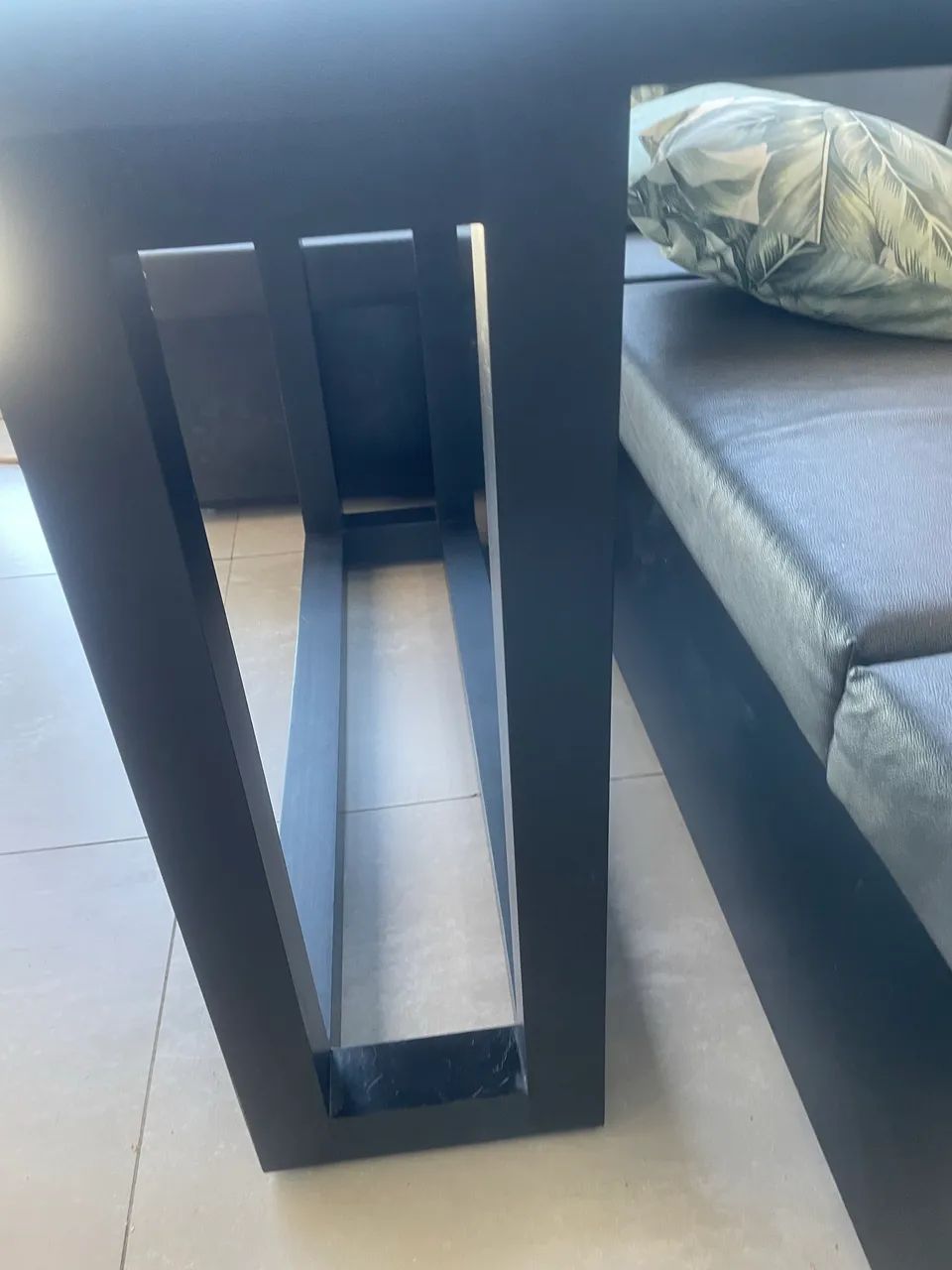 Mesa  de jantar preta madeira - Foto 4
