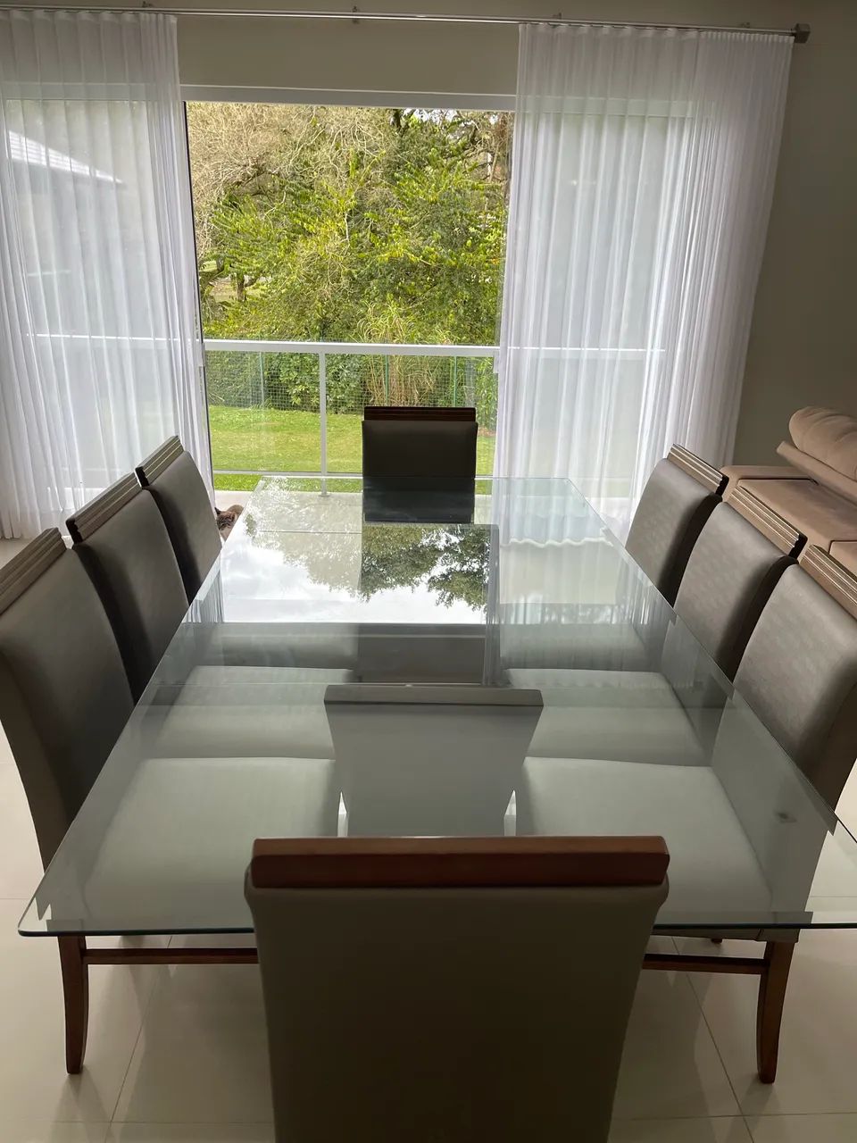 Mesa de Jantar com Tampo de Vidro + 8 Cadeiras - Excelente Estado - Foto 3