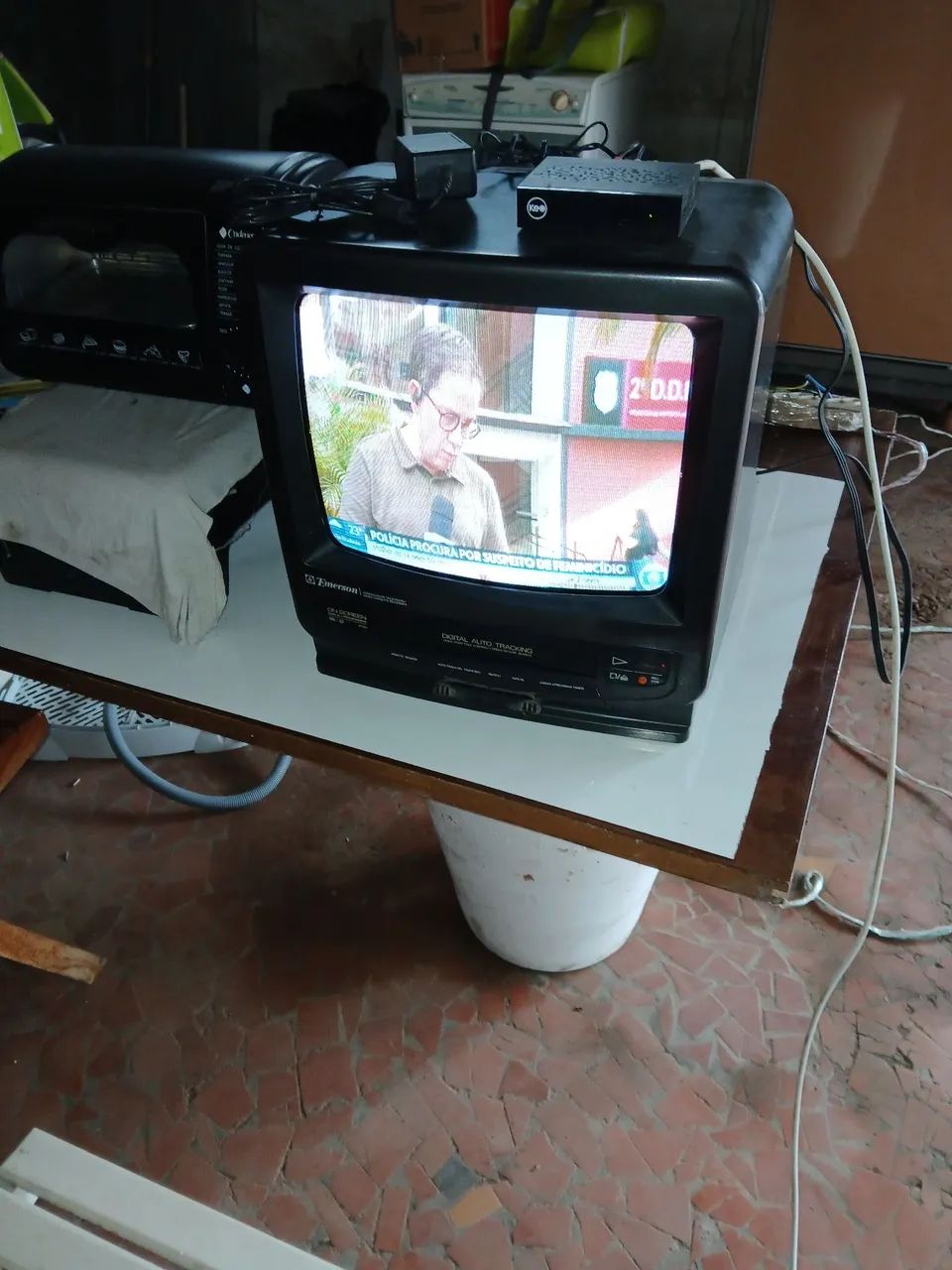 Tv de tubo com vídeo cassete integrado  - Foto 2