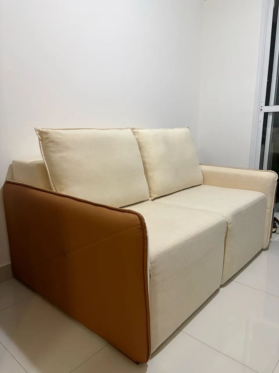 Sofá Mobly dois lugares 1,60m