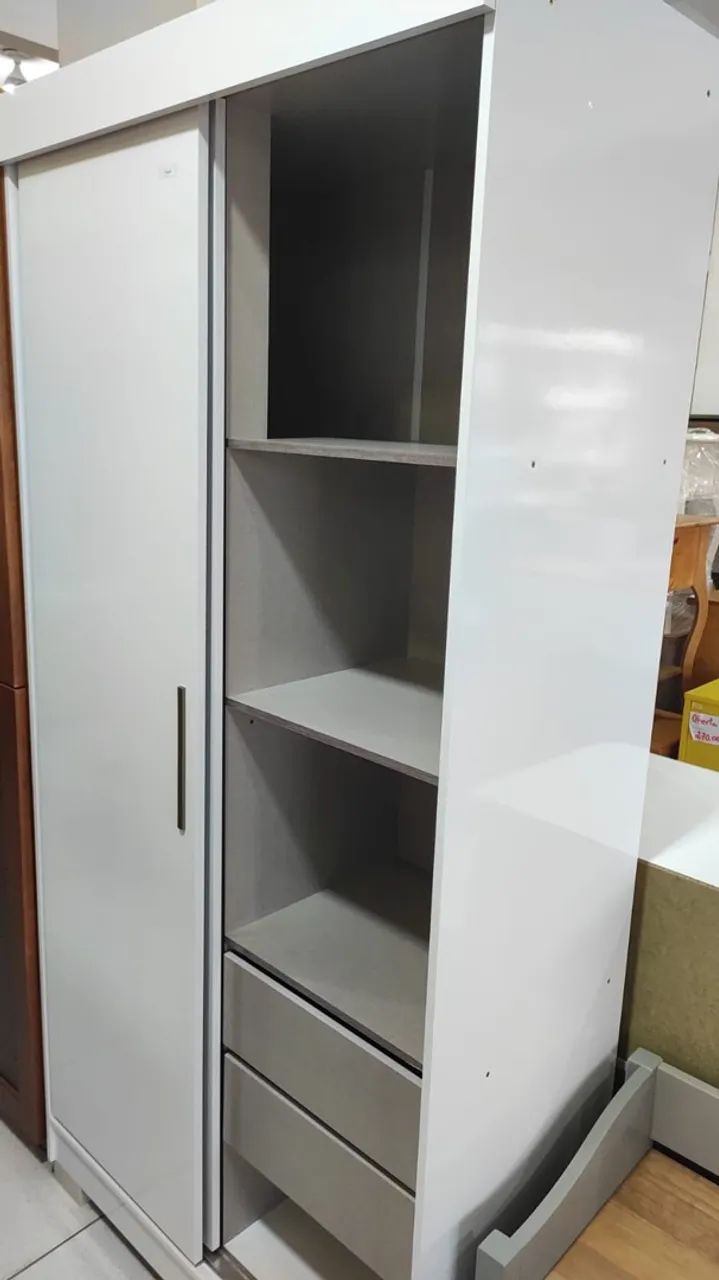 Guarda roupa de solteiro 