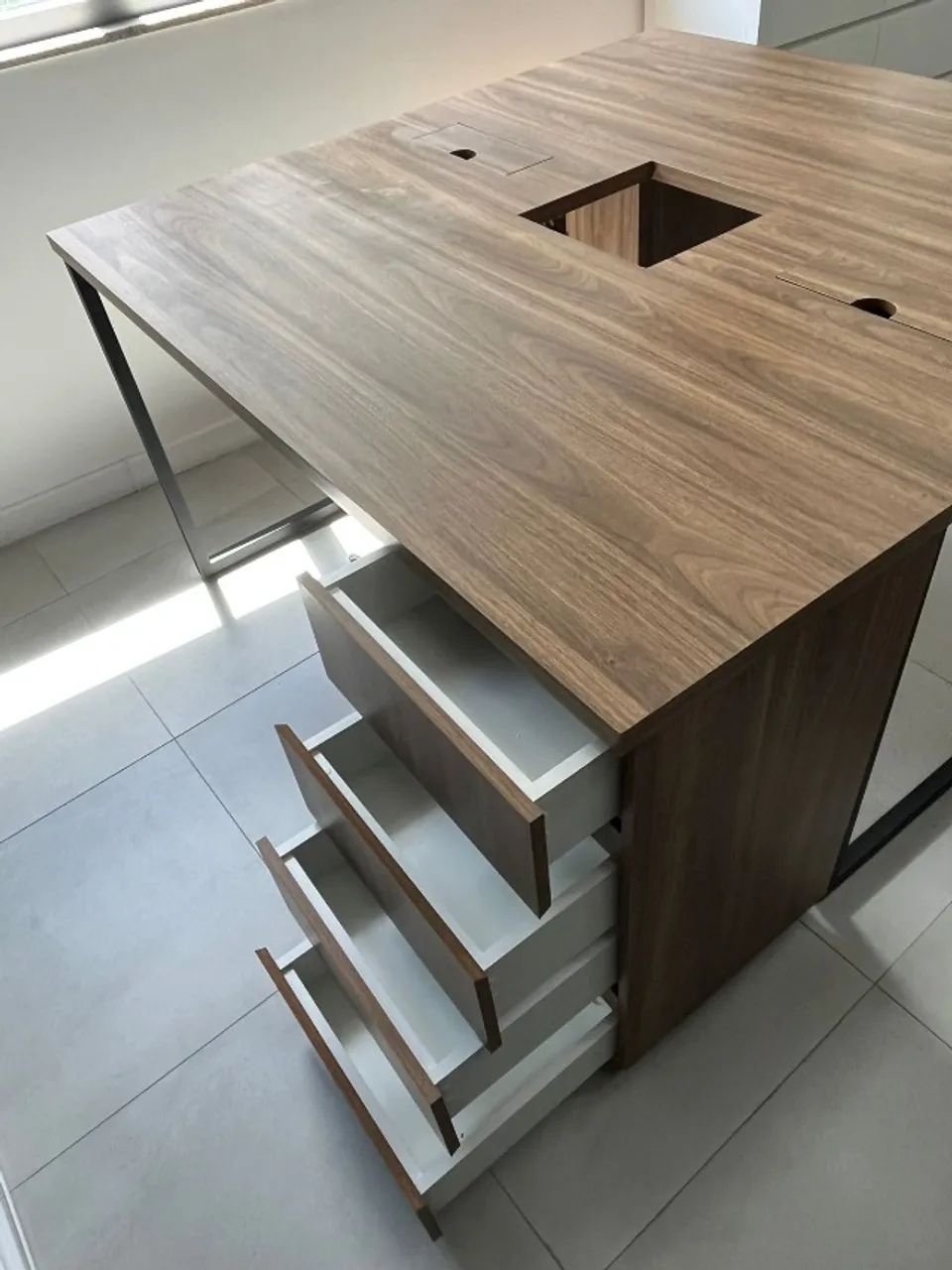 Mesa quadrada MDF com gaveteiro  - Foto 3