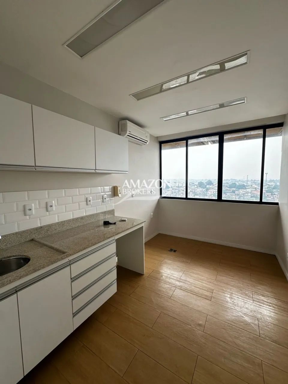 Sala comercial de 30m2 no Edifício Atrium, São Francisco, disponível para venda: - Foto 2