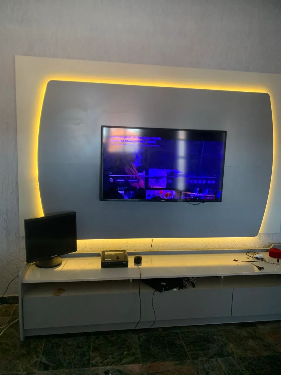 Vende-se Rack+ painel Led - Foto 2
