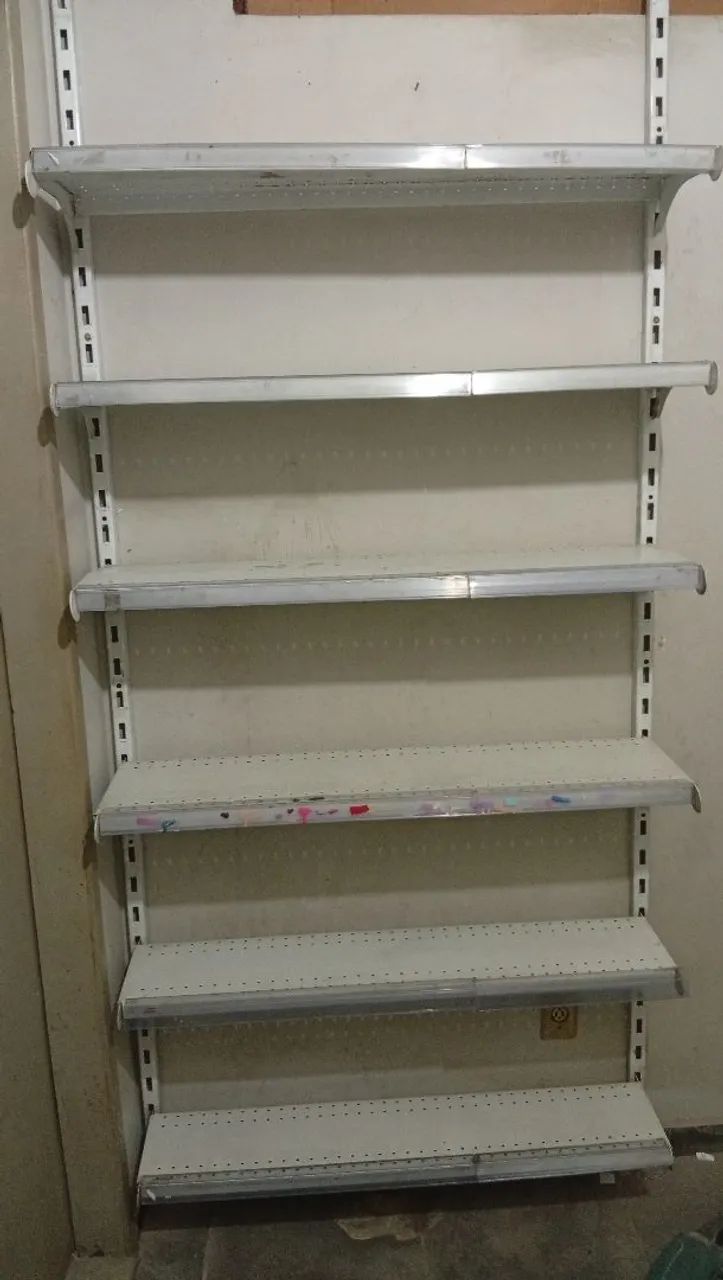 Gôndola de parede em aço