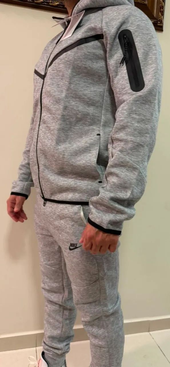 Conjunto Nike  teec fleece cinza tamanho M - Foto 2