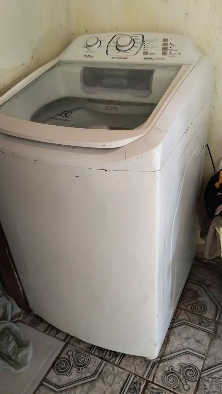 Vendo máquina de lavar e centrífugar Eletrolux 12kl - Foto 2