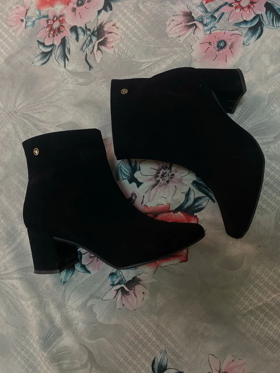 vendo essa bota usada apenas uma vez  - Foto 2