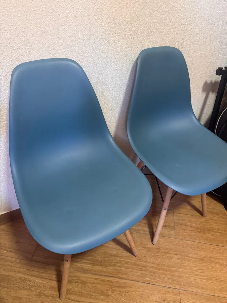 Kit com 2 cadeiras Eiffel azul, com design moderno e elegante. - Foto 4