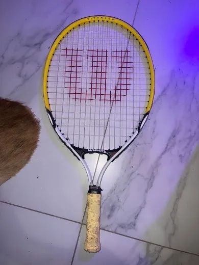 raquete de tênis Wilson Titanium
