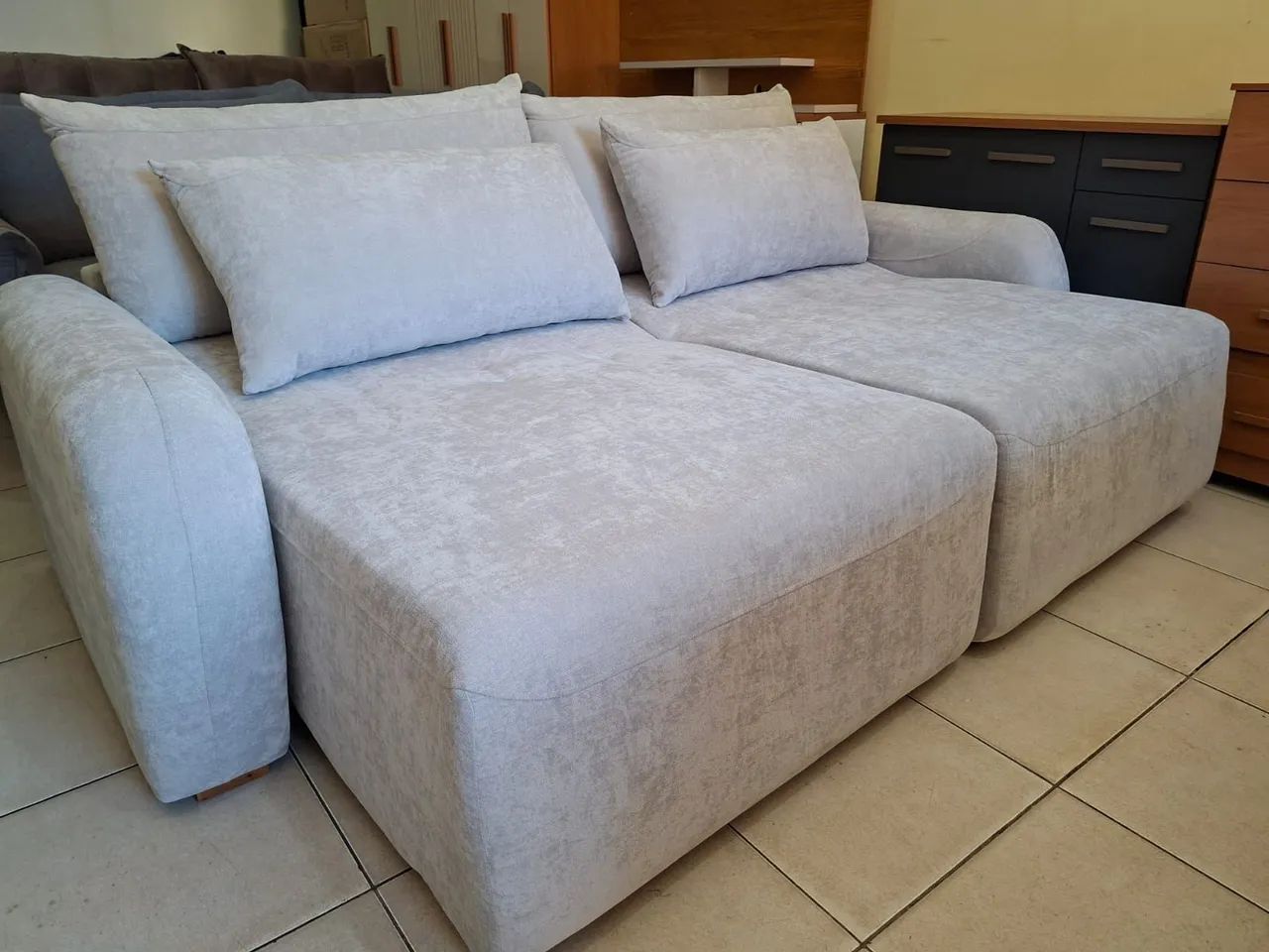 Sofá Cama Novo Tem 2.40 Com espuma D33 e molas ensacada. - Foto 2