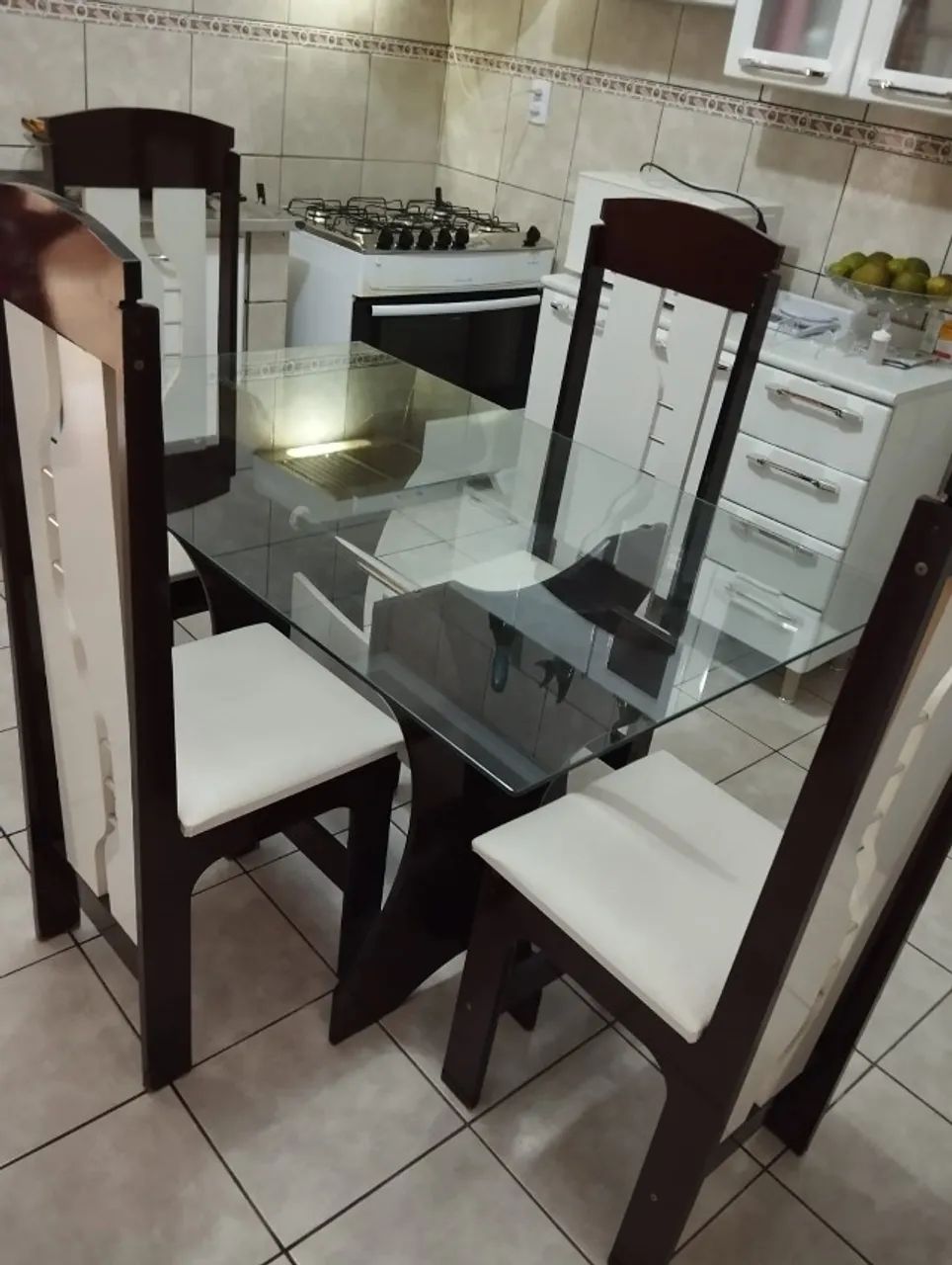 Mesa 4 cadeiras usada e bem conservada 
