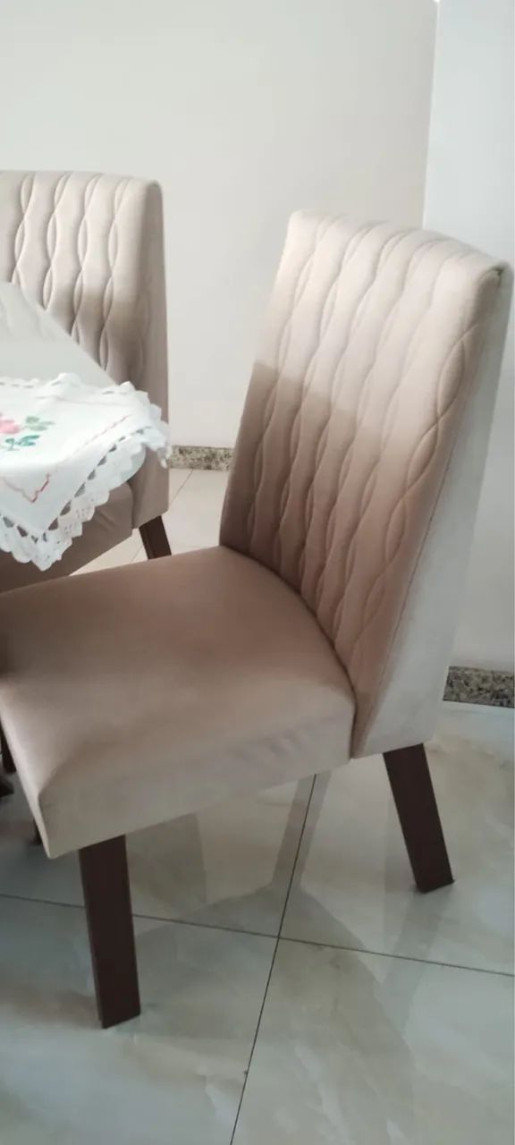 Mesa com quatro cadeiras - Excelente  - Foto 5
