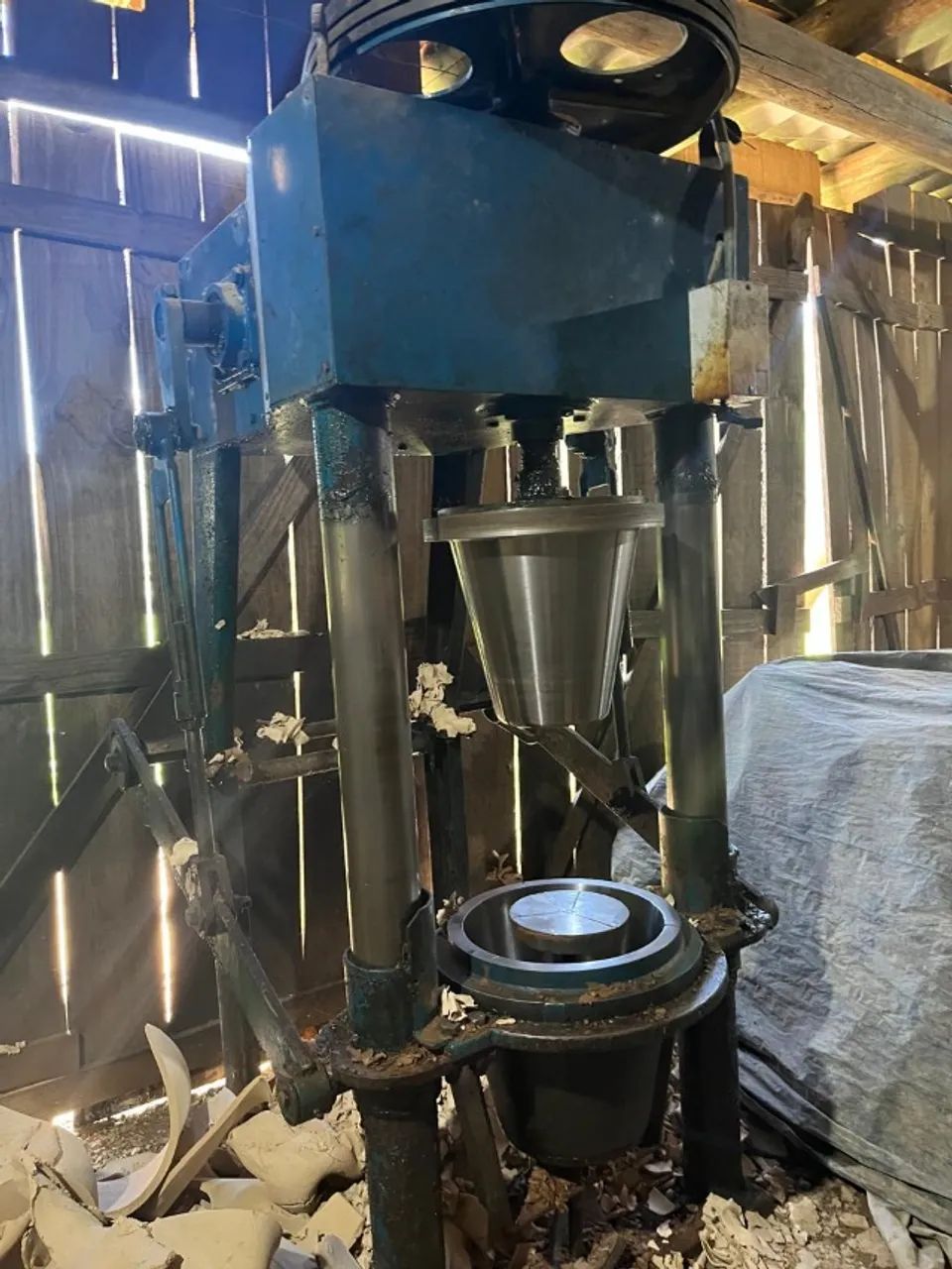 VENDO PRENSAS PARA FABRICAÇÃO DE VASOS - Foto 2