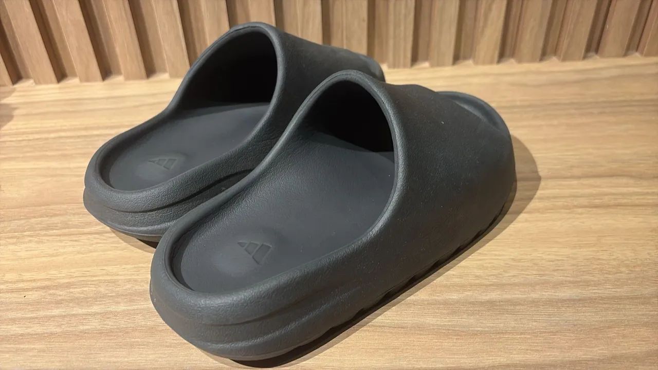 Chinelo yeezy preto  - Foto 4