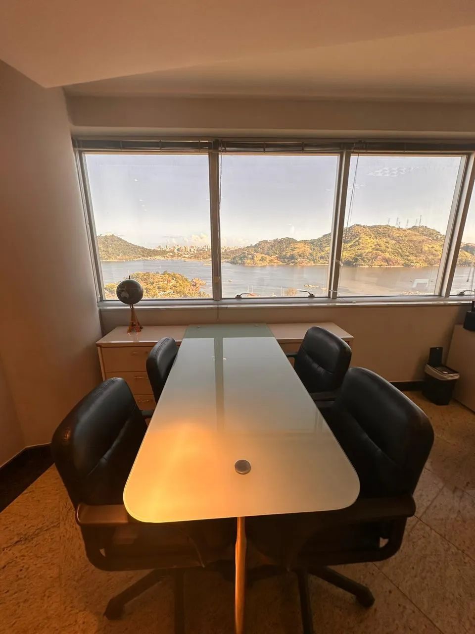 Mesa de Reunião com armário  - Foto 2