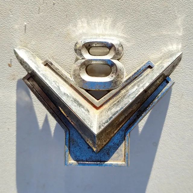 Emblema V8 Ford raro