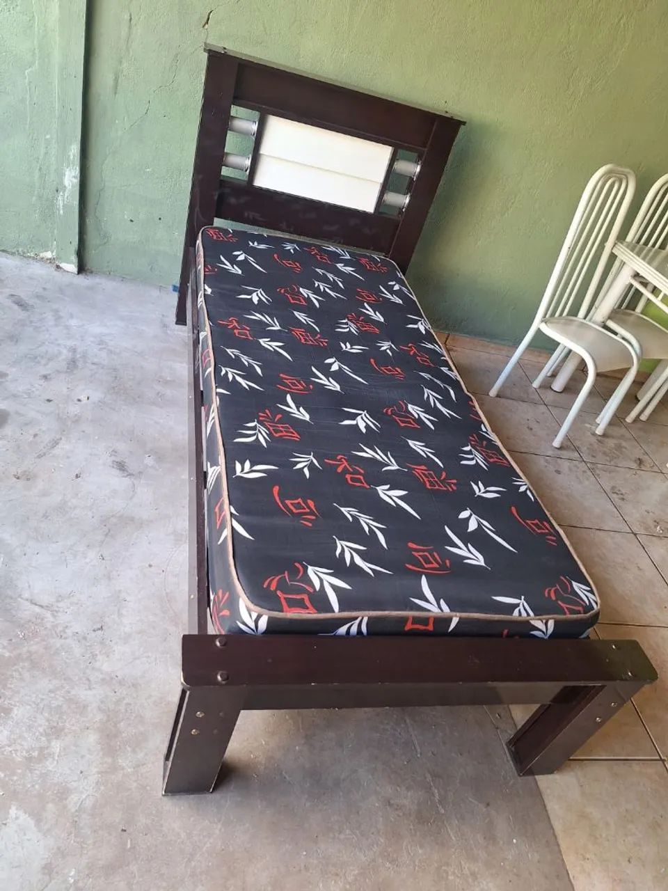 Cama de Solteiro de Madeira com Colchão
