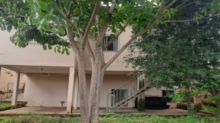 CASA COM ÓTIMA ESTRUTURA E QUINTAL GRANDE - Foto 5