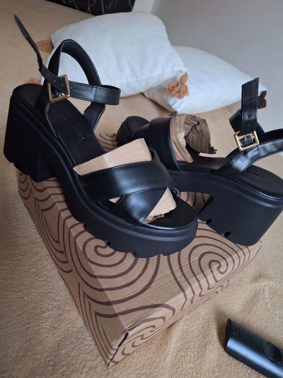 Vendo sandália  feminina 