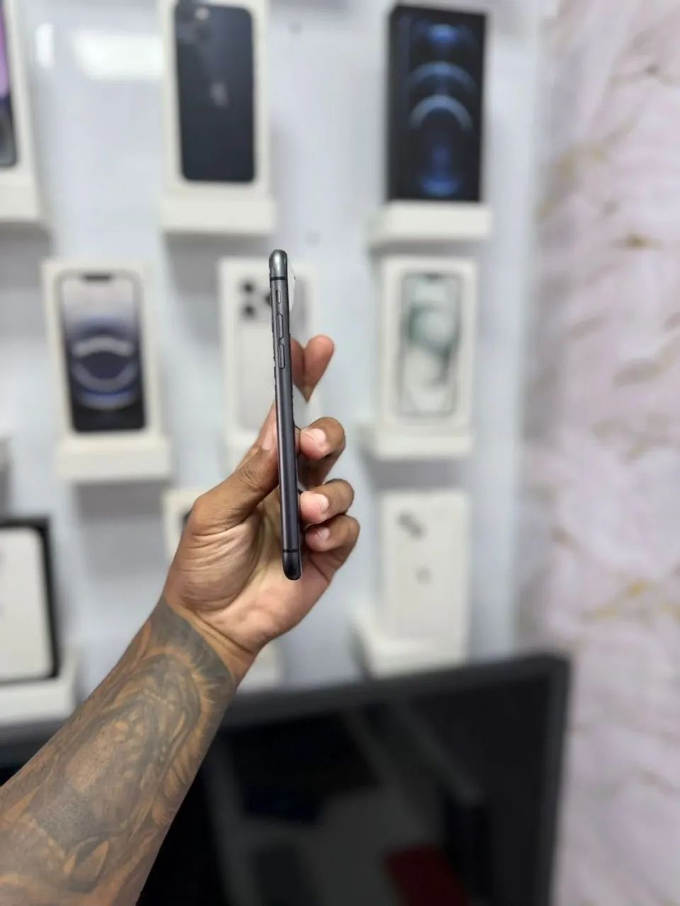 IPHONE 11 64GB<br>R$ 999,00 MUITO TOP - Foto 3