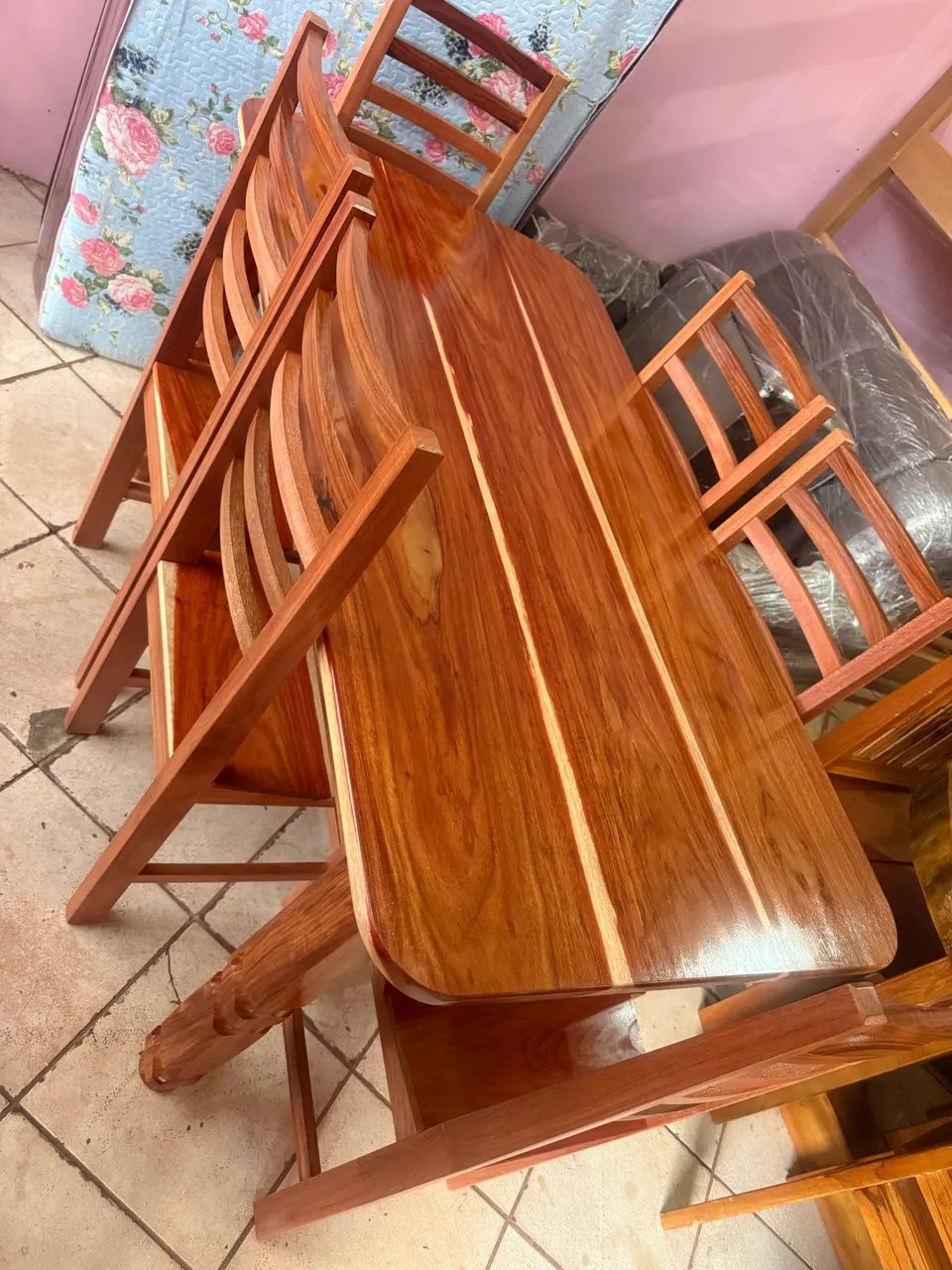 Mesas 6 cadeiras novas pernas trabalhadas  - Foto 5