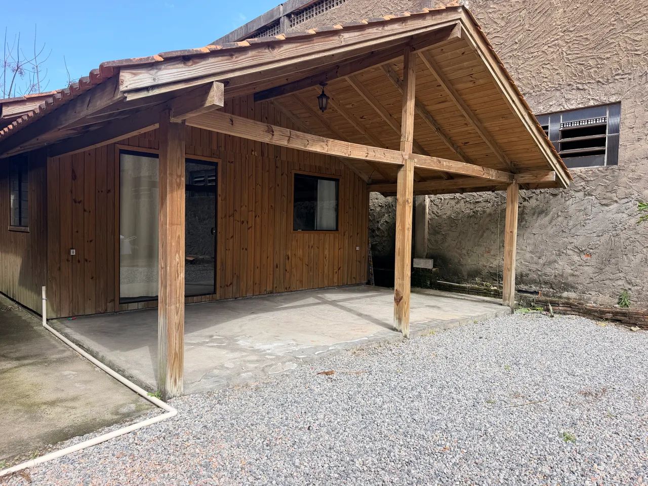 Alugo casa no centro de Imbituba proximidade da praia da vila - Foto 2