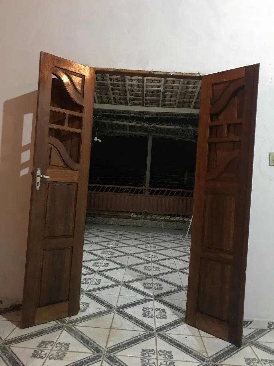 Alugo essa casa enorme bem ventilada   - Foto 4
