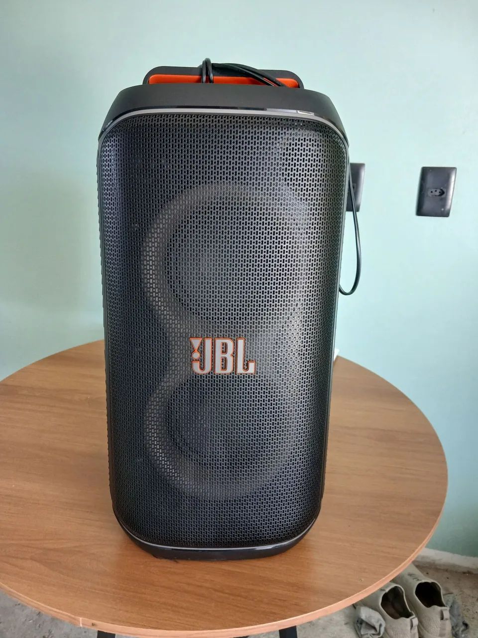 Caixa JBL 120 plartybox seme nova 