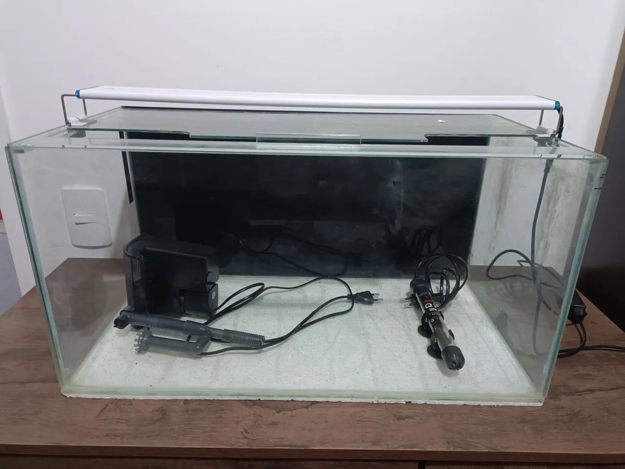 Vendo aquario 54 litros com filtro, luminária e acessórios 