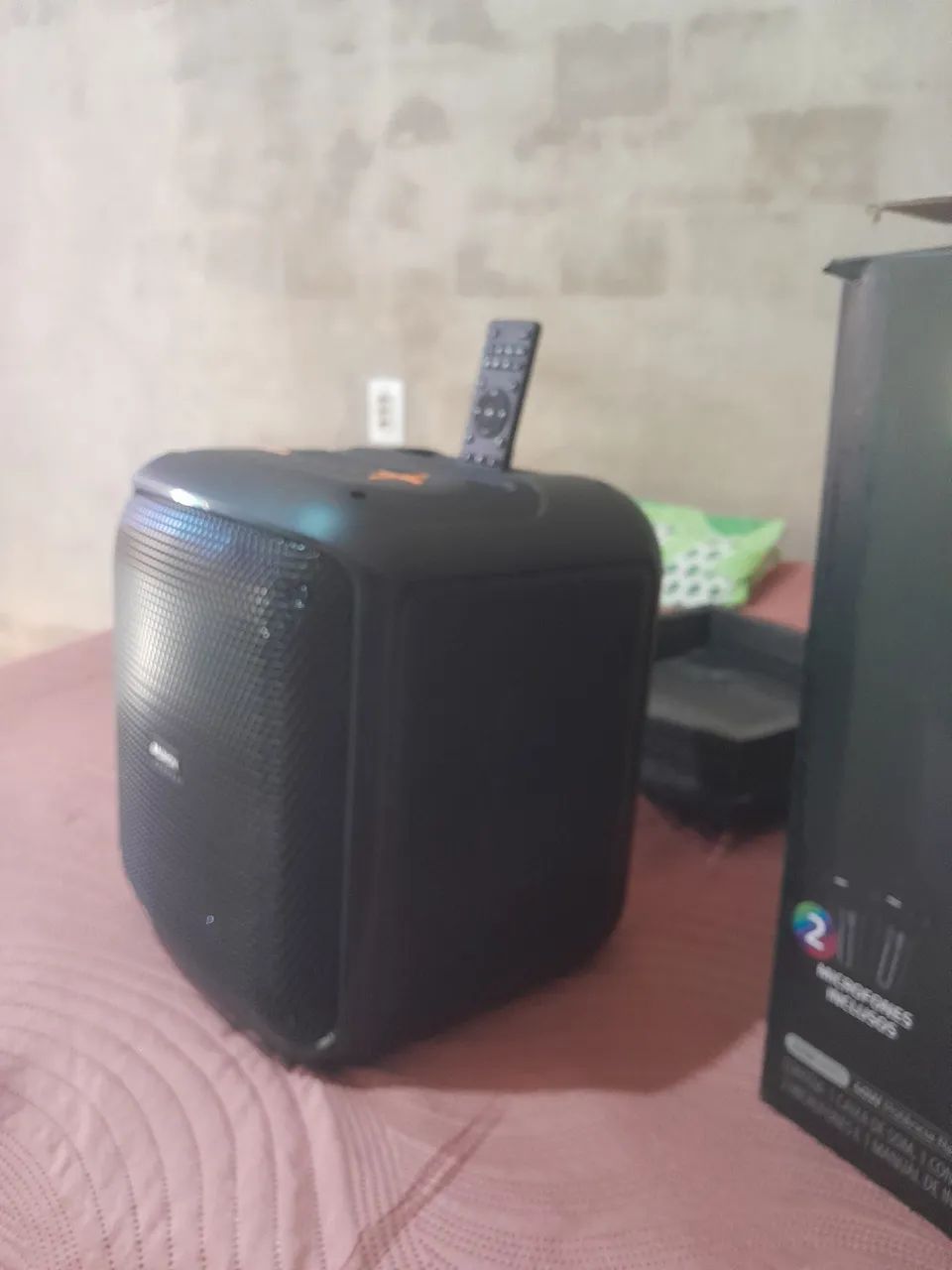 Caixa de som BAUMON POLVE nova na caixa pega Bluetooth pen-drive cartao de memória perf