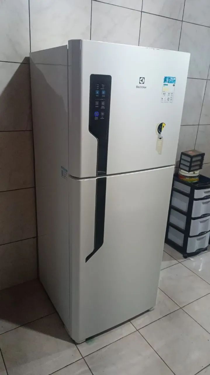 Geladeira perfeita entrego dou garantia hoje barato 