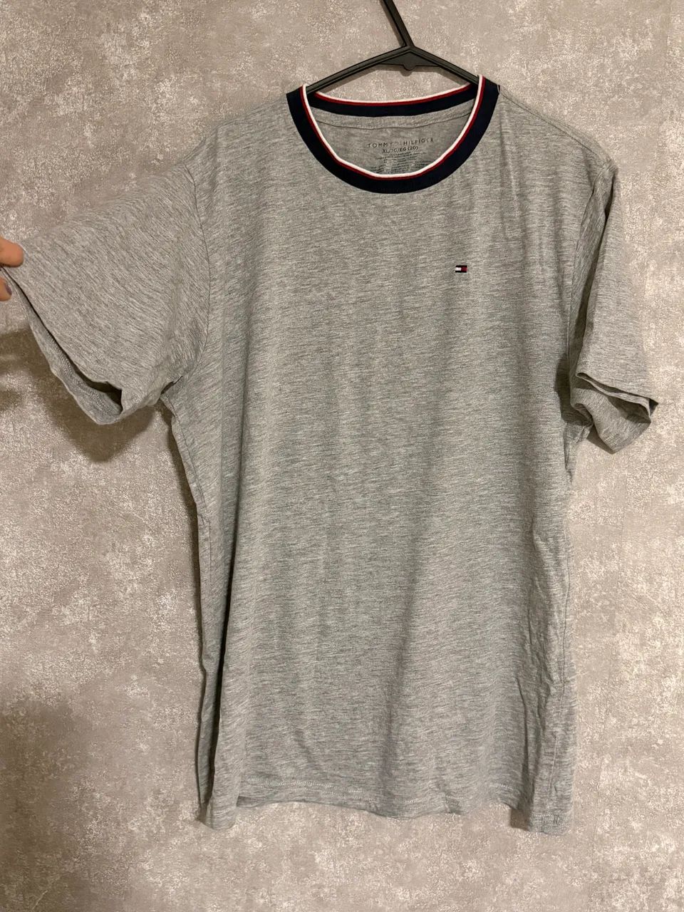 Camiseta Tommy Hilfiger  - Foto 2