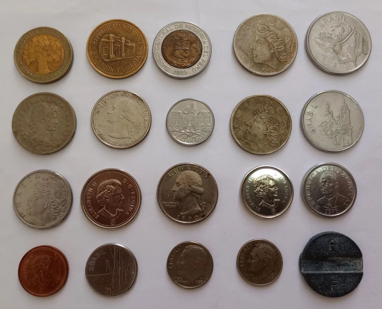 Moedas antigas de diversos países - Foto 2