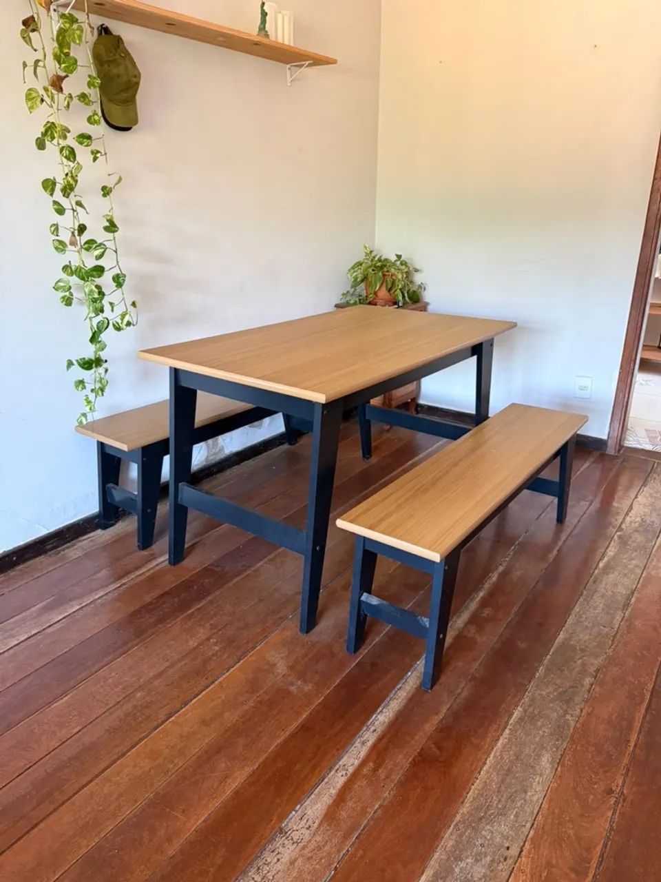 Mesa de Jantar com bancos