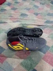 Chuteira de campo Umbro 