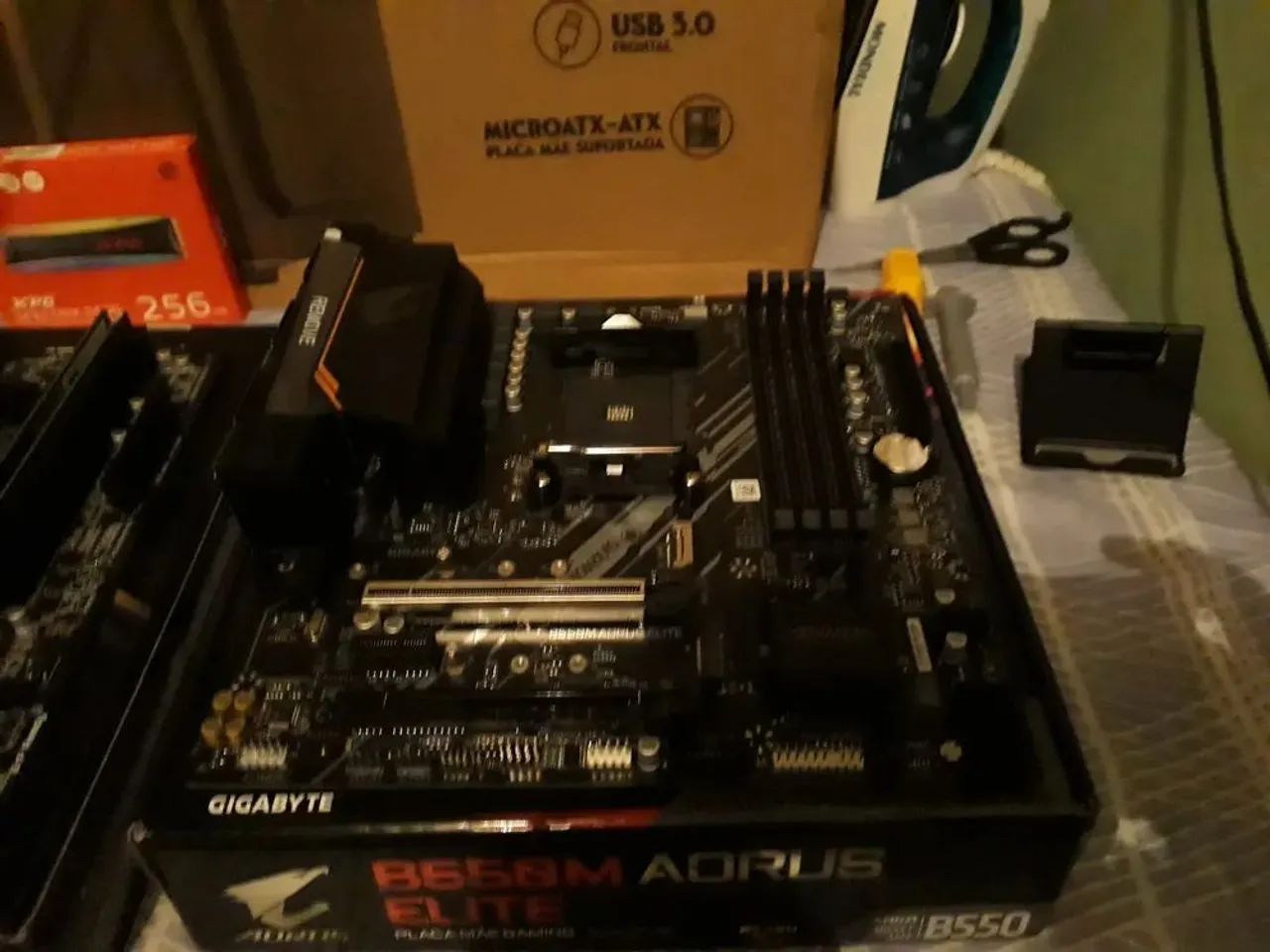 Placa-mãe Gigabyte B550M 