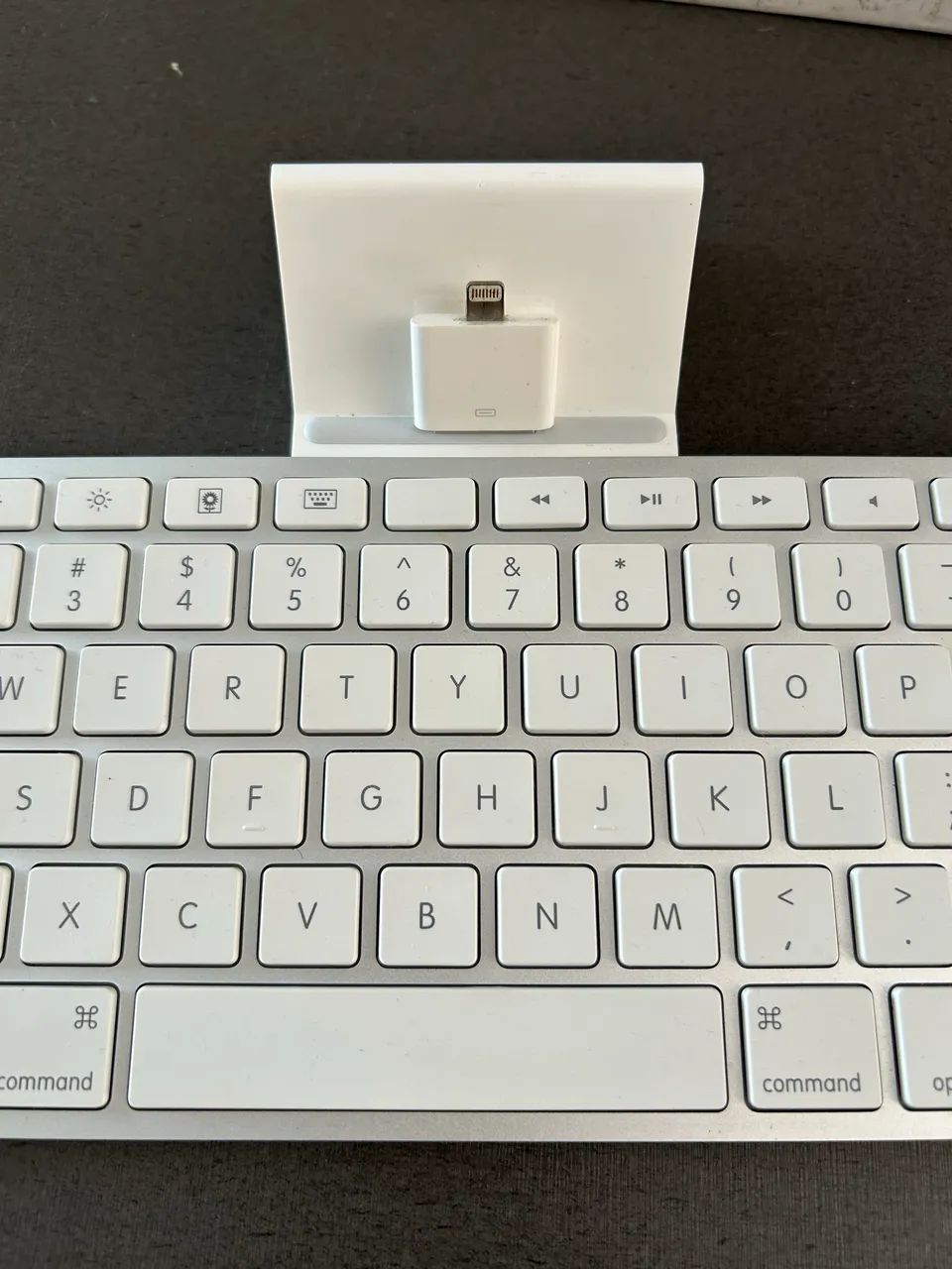 Apple teclado iPad a1359 com adaptador Lightning  - Foto 2